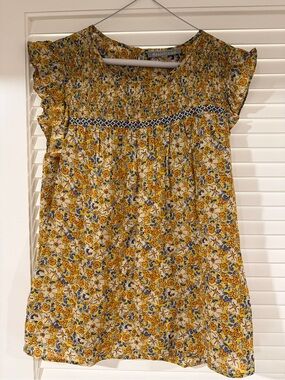 Daniel Rainn women’s Yellow Floral Smocked top
